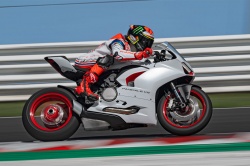 Bagnaia sur la Ducati Panigale V2 White Rosso