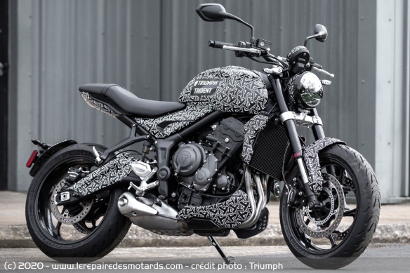 Triumph équipe son roadster de suspensions Showa et de freins Nissin Triumph équipe son roadster de suspensions Showa et de freins Nissin