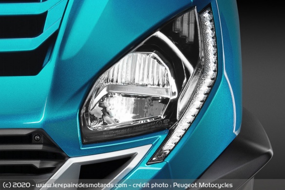 Phare avant du Peugeot Metropolis