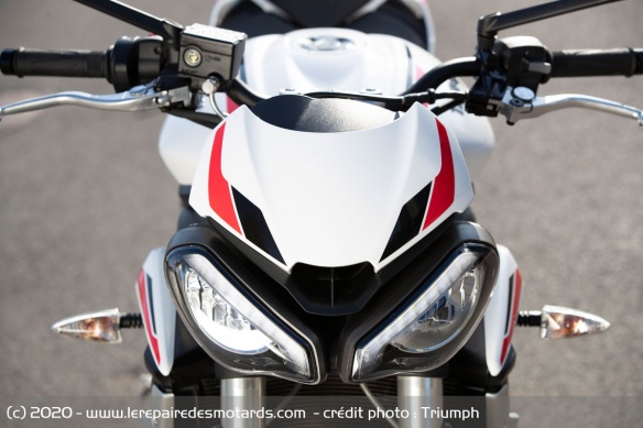 Les phares de la Triumph Street Triple S