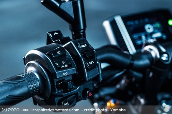 Régulateur de vitesse de la Yamaha MT-09 SP Régulateur de vitesse de la Yamaha MT-09 SP
