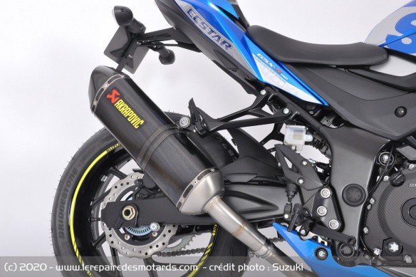 Cette édition est équipée d'un silencieux Akrapovic Cette édition est équipée d'un silencieux Akrapovic