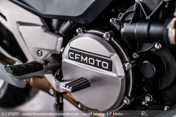 Le moteur est en réalité le V-Twin KTM LC8 Le moteur est en réalité le V-Twin KTM LC8