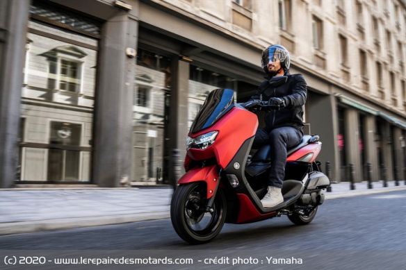 Le NMax est équipé du Stop and Start
