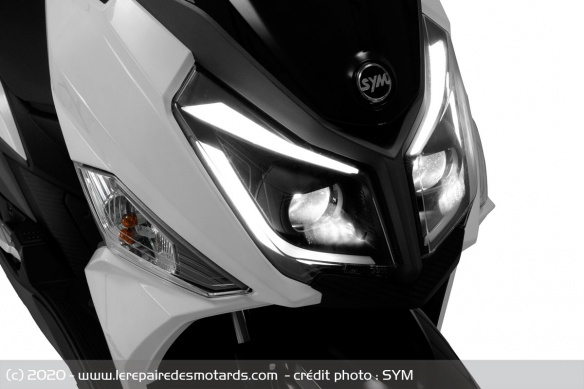 Optique à LED sur le scooter Sym Jet 14