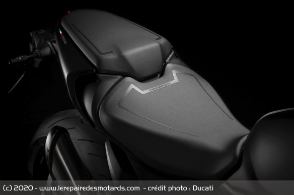 Selle biplace de la Ducati Monster 2021