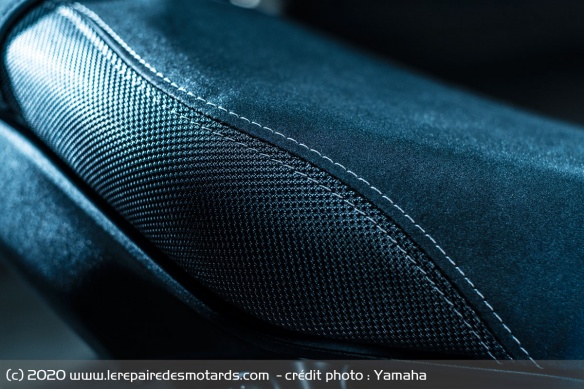 Selle surpiquée de la Yamaha MT-09 SP Selle surpiquée de la Yamaha MT-09 SP
