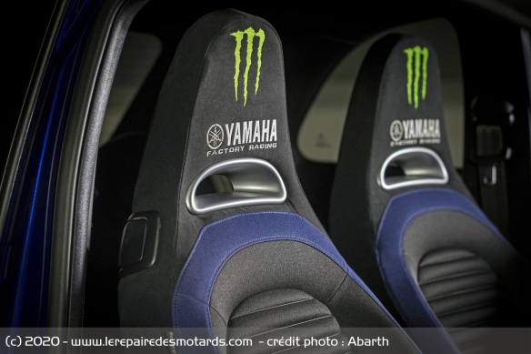 Sièges de l'Abarth 695 Monster Energy Yamaha