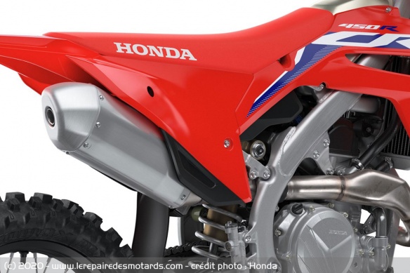 La CRF450R revient à un silencieux unique