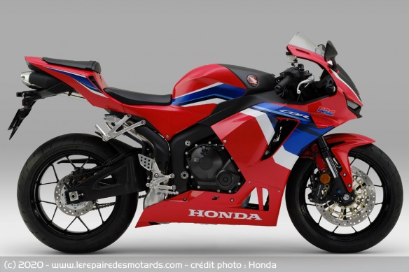 La CBR600RR conserve son 4 cylindres de 599 cm3 La CBR600RR conserve son 4 cylindres de 599 cm3