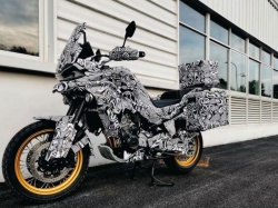La CF Moto 800 MT se dévoile - Crédit photo : zigwheels.com