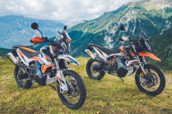 Les KTM 890 Adventure R Rally et 890 Adventure R