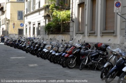 Paris : Hidalgo favorable au stationnement payant des motos