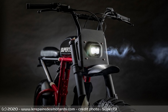 La version RX se dote d'un phare avant