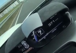Topé à 372 km/h sur route ouverte