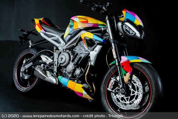 La Street Triple 765 RS aux couleurs du film Birds of Prey La Street Triple 765 RS aux couleurs du film Birds of Prey