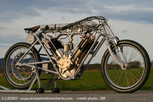La NLG de 1909 à bicylindre JAP de 2.714 cm3 La NLG de 1909 à bicylindre JAP de 2.714 cm3
