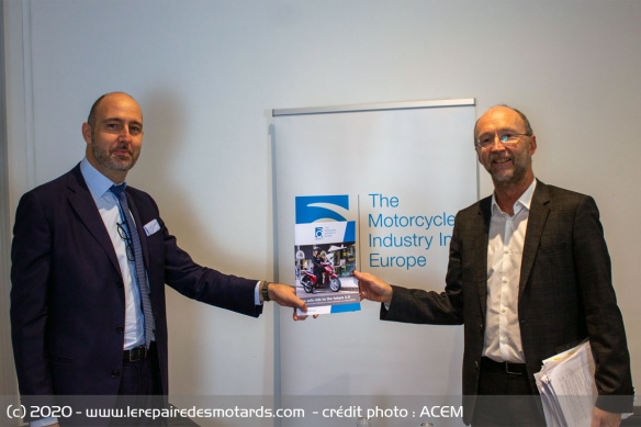 Antonio Perlot, secrétaire général de l'ACEM et Matthew Baldwin, coordinateur européen pour la sécurité routière Antonio Perlot, secrétaire général de l'ACEM et Matthew Baldwin, coordinateur européen pour la sécurité routière