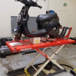 Un atelier dédié à l'entretien des motos électriques