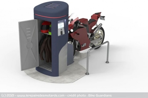 Le Bikers Guardian sert aussi de casier pour l'équipement