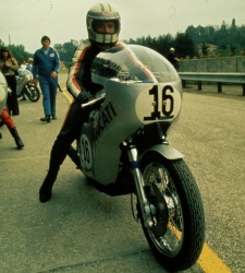 Paul Smart lors de la course d'Imola en 1972 - Crédit photo : Ducati