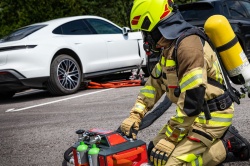 Un extincteur pour les véhicules électriques - Crédit photo : Rosenbauer