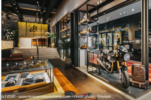 En attendant l'édition spéciale, les boutiques de l'horloger exposent des Thruxton RS