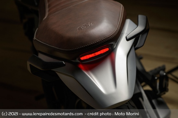 Feu arrière de la Moto Morini Seiemmezzo SCR