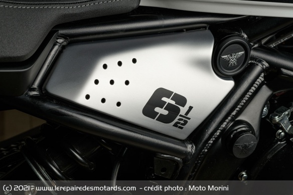 Cache latéral de la Moto Morini Seiemmezzo STR