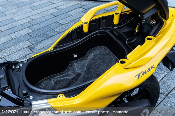 Le coffre du Yamaha TMAX 2022