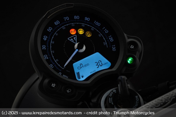 Le compteur de la Triumph Street Twin