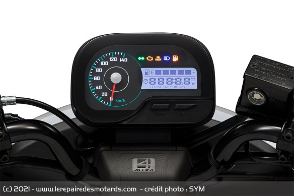 Le compteur LCD se fait très classique, à l'image de la partie cycle Le compteur LCD se fait très classique, à l'image de la partie cycle