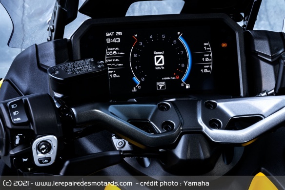 L'instrumentation évolue avec un compteur TFT connecté de 7 pouces