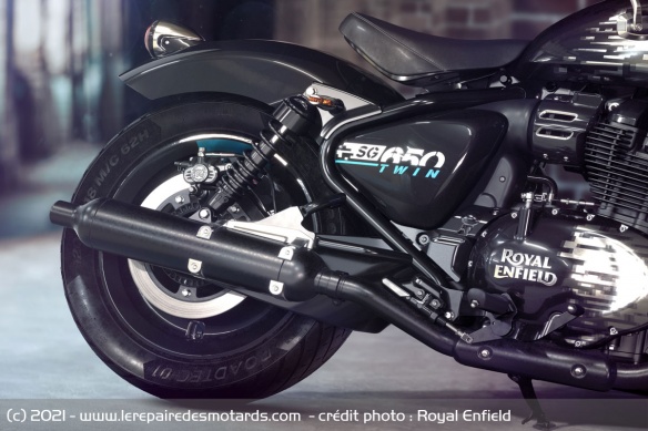 La partie arrière reste classique avec le style bobber