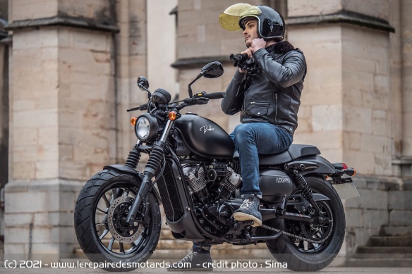La Bobber 300 est vendue 4990 euros La Bobber 300 est vendue 4990 euros