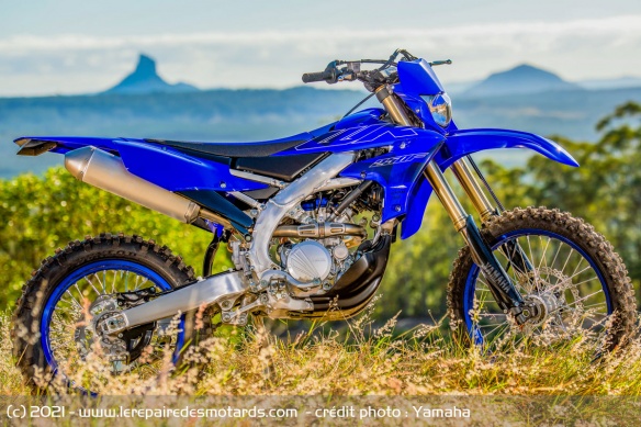 La WR250F 2022 profite des améliorations apportées à la YZ250F 2021 La WR250F 2022 profite des améliorations apportées à la YZ250F 2021