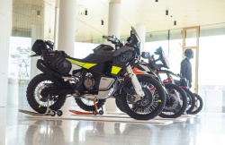 On a piloté la Husqvarna Norden 901 !
