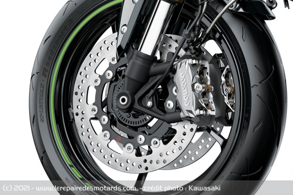 Les étriers Brembo M4.32 de la Kawasaki Z900 SE Les étriers Brembo M4.32 de la Kawasaki Z900 SE