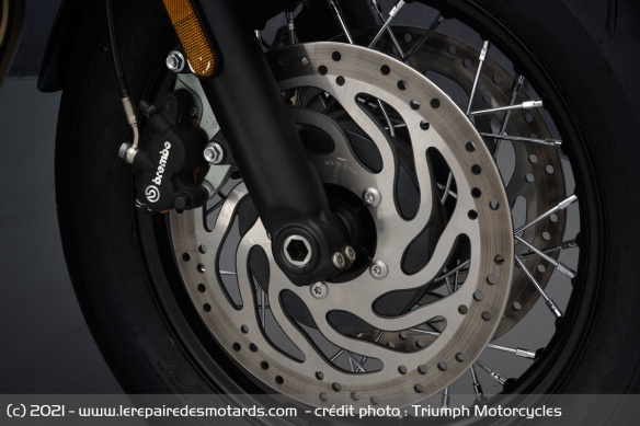 Le double frein avant Brembo de la Triumph Bonneville Bobber