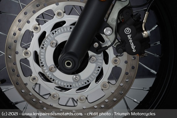 La T100 reçoit des étriers Brembo
