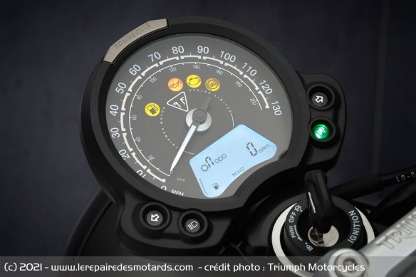 Le compteur de la Triumph Street Twin Gold Line