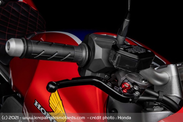 Les leviers réglables de la Honda CB1000R 5Four