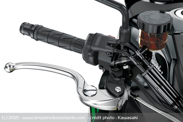 Le levier de frein Nissin de la Kawasaki Z900 SE Le levier de frein Nissin de la Kawasaki Z900 SE