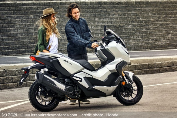Honda ADV350 en duo