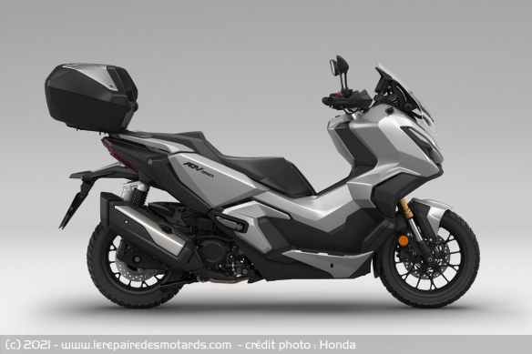 Maxi-scooter Honda ADV350 avec top-case