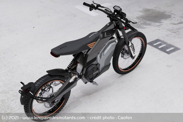 La Caofen F80 revendique une vitesse maximale de 85 km/h