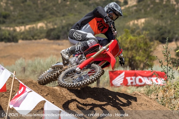 Après une refonte l'an dernier, la CRF450R évolue en douceur Après une refonte l'an dernier, la CRF450R évolue en douceur