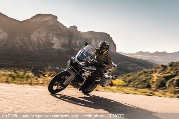CFMoto 800MT