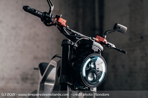 La Metacycle est quipe d'un clairage  LED