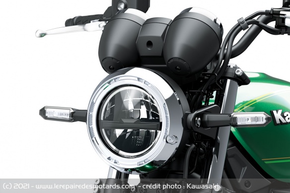 Le phare avant à LED de la Kawasaki Z650 RS
